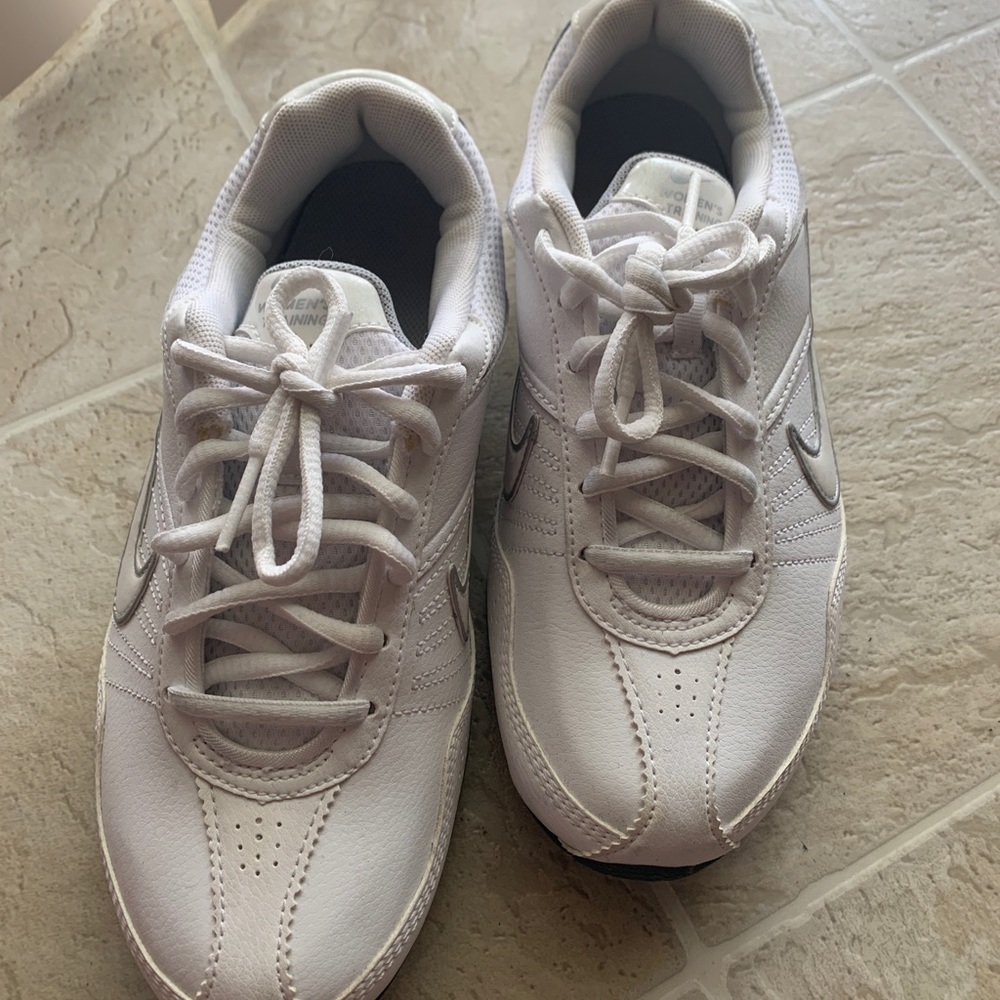 Wmns Air Exceed Leather 'White Silver'